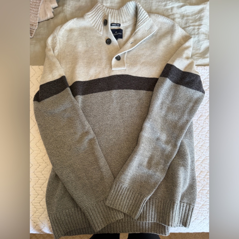 American Eagle Outfitters Men's Cream and Gray Crewneck Sweater
